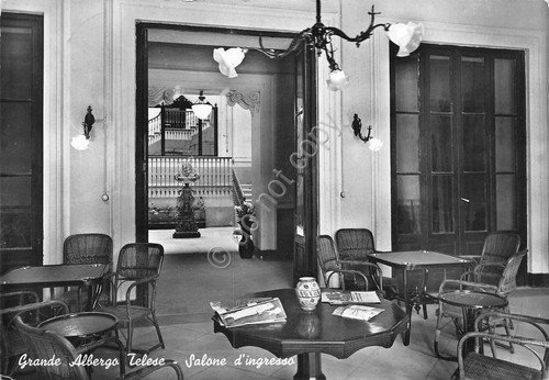 Cartolina Benevento Grande Albergo Telese salone d'ingresso macchiata