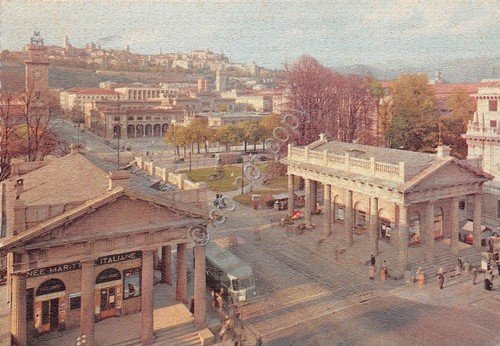 Cartolina Bergamo Porta Nuova animata bus 1979