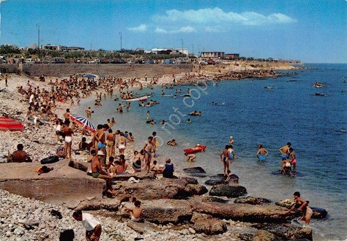 Cartolina Bisceglie Spiaggia Animata 1980 | Immagine principale