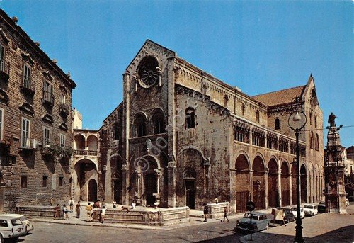 Cartolina Bitonto Cattedrale auto d'epoca animata (Bari) | Immagine principale