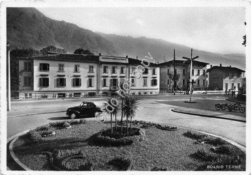 Cartolina Boario Terme rotonda auto d'epoca (Brescia)