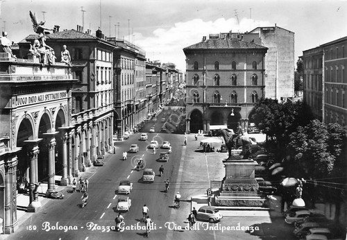 Cartolina Bologna Piazza Garibaldi Via Indipendenza auto d'epoca 1969 | Immagine principale