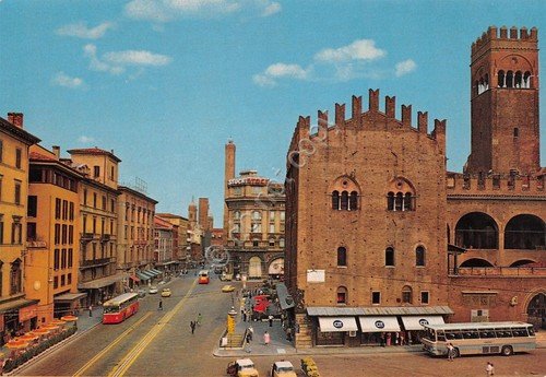Cartolina Bologna Via Rizzoli dall'alto bus negozi bar strada anni … | Immagine principale