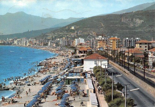 Cartolina Borgio Verezzi Spiaggia a Ponente Ferrovia 1964 (Savona) | Immagine principale