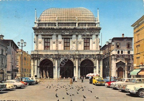 Cartolina Brescia Piazza della Loggia con auto d'epoca anni '60
