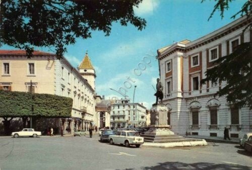 Cartolina Campobasso Piazza Prefettura 1970 auto d'epoca | Immagine principale