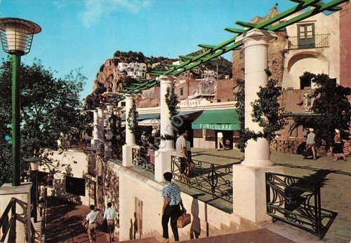 Cartolina Capri Terrazza e Stazione Superiore della Funicolare animata (Napoli)