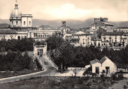 Cartolina Capua Ingresso da Porta Napoli auto case anni '50 | Immagine principale