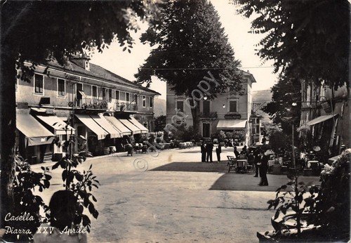 Cartolina Casella Scrivia Piazza XXV Aprile animata 1955 | Immagine principale