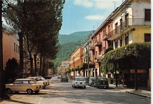 Cartolina Cassino Via E. De Nicola case auto anni '80 | Immagine principale