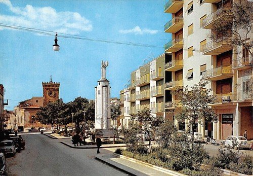 Cartolina Castelvetrano Piazza Matteotti animata auto (Trapani)