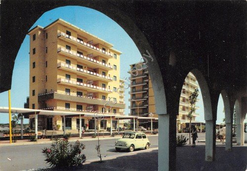 Cartolina Castelvolturno Pineta mare Villaggio Coppola Viale Oleandri 1974 Fiat | Immagine principale
