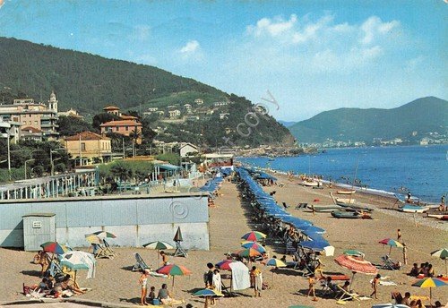 Cartolina Cavi di Lavagna Spiaggia animata anni '60