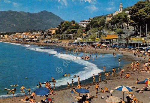 Cartolina Cavi La spiaggia animata | Immagine principale