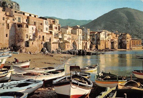 Cartolina Cefalù la marina case sulla spiaggia barche pescatori