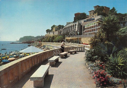 Cartolina Celle Ligure spiaggia passeggiata giardini animata piccole grinze | Immagine principale