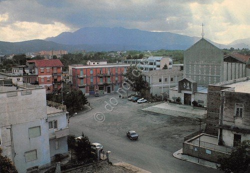 Cartolina Ceprano piazza con Chiesa di San Rocco case auto
