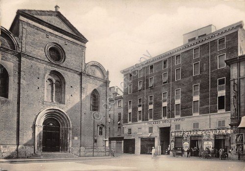 Cartolina Cesena Duomo Bar Centrale animata Palazzo degli uffici 1957