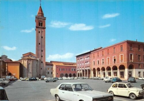 Cartolina Cesena Piazza della Libert auto d'epoca