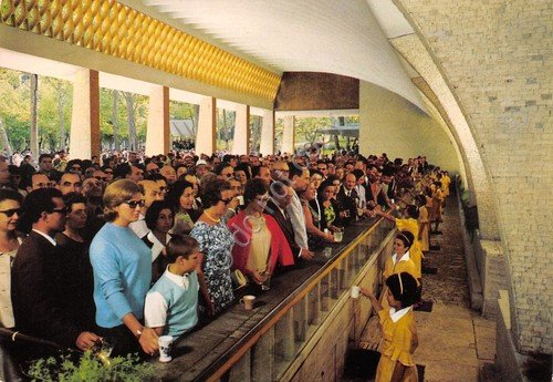 Cartolina Chianciano Terme Stabilimento Acquasanta Salone di Mescita animata | Immagine principale