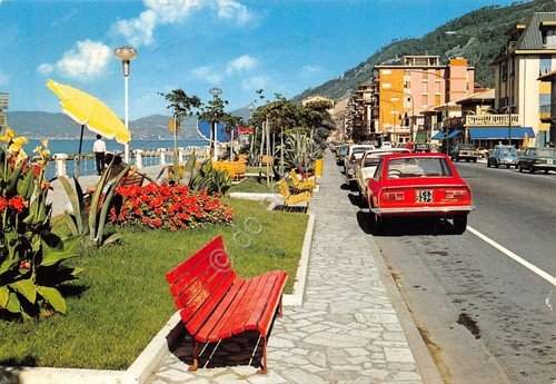 Cartolina Chiavari giardini del lungomare auto d'epoca 1973 (Genova)