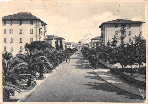 Cartolina Chiavari Via Atala anni '40 danneggiata