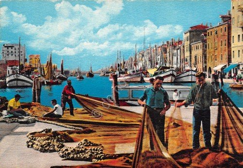 Cartolina Chioggia Canale San Domenico pescatori reti colorata | Immagine principale