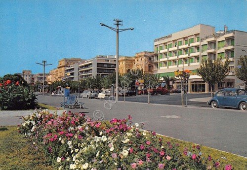 Cartolina Civitavecchia Viale Garibaldi Zona Alberghi FINA anni '80 | Immagine principale