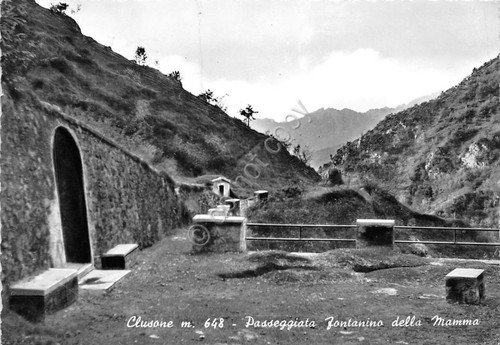Cartolina Clusone - Passeggiata Fontanino della mamma - anni '60 …