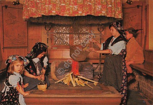 Cartolina Costumi tradizionali Friuli donne e bambini