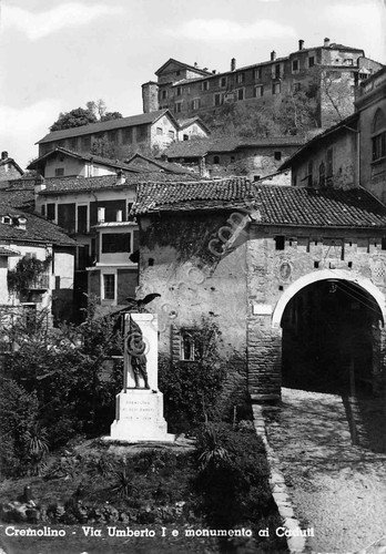 Cartolina Cremolino Via Umberto I Monumento ai Caduti 1960