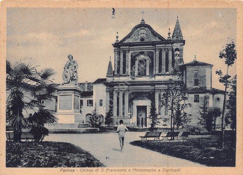 Cartolina Faenza Chiesa S. Francesco Monumento a Torricelli animata ingiallita | Immagine principale