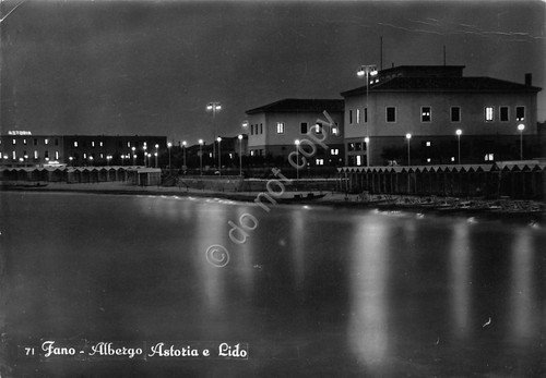 Cartolina Fano Albergo Astoria e Lido Notturno 1954 grinza | Immagine principale