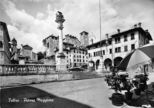Cartolina Feltre Piazza Maggiore