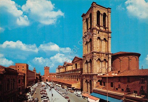 Cartolina Ferrara Piazza Trento Trieste campanile Cattedrale auto anni '80