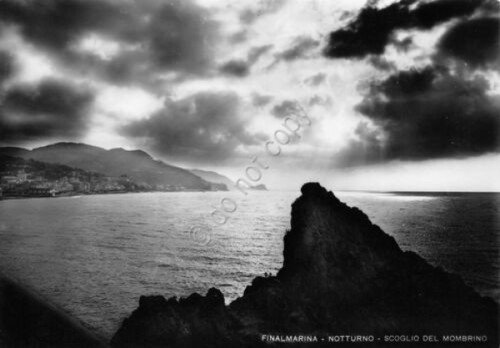 Cartolina Finalmarina Scoglio del Mombrino Notturno (Savona) | Immagine principale