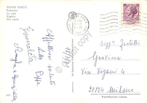 Cartolina Fiuggi Fonte una via del paese incrocio stradale Notturno …
