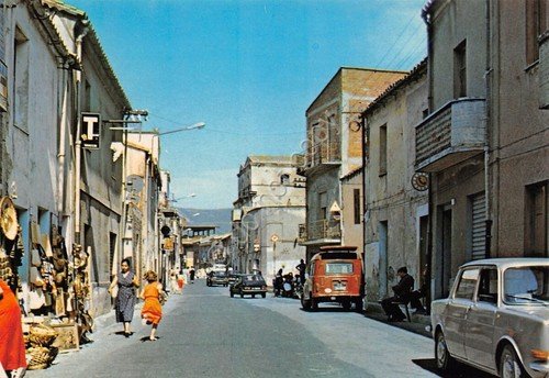 Cartolina Fluminimaggiore Via Vittorio Emanuele Tabacchi animata Sip auto