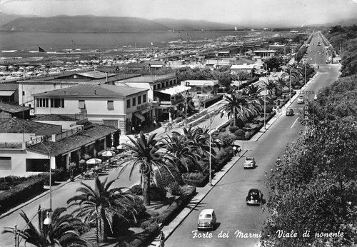 Cartolina Forte dei Marmi Viale di Ponente auto 1961 (Lucca)