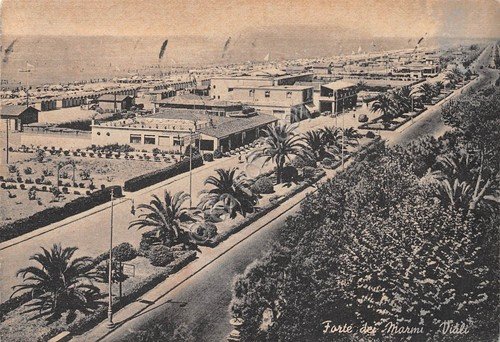 Cartolina Forte dei Marmi viali e stabilimenti 1956 (Lucca) | Immagine principale