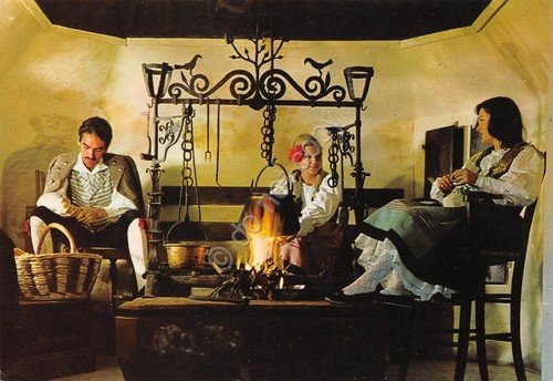 Cartolina Friuli Abiti tradizionali costumi tipici (Trieste)