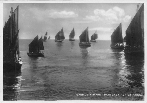 Cartolina Gabicce a Mare partenza per la pesca barca a … | Immagine principale