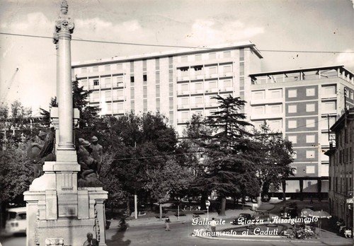 Cartolina Gallarate Piazza Risorgimento Monumento ai Caduti 1956