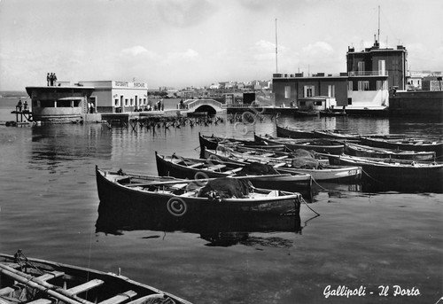 Cartolina Gallipoli Porto barche pescatori Ristorante Marechiaro 1960 | Immagine Gallery 1