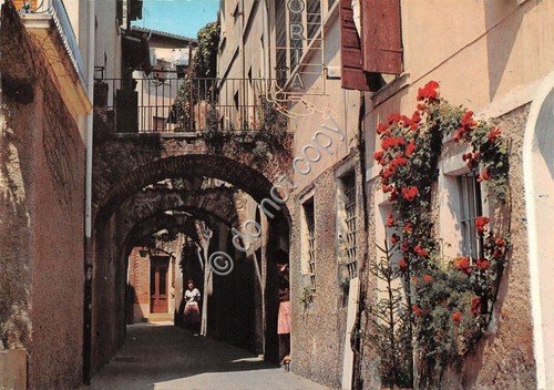 Cartolina Garda Via caratteristica villaggio di pescatori animata trattoria 1967 | Immagine principale