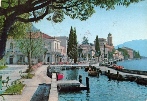 Cartolina Gardone Riviera lungolago 1967 piccole grinze | Immagine principale
