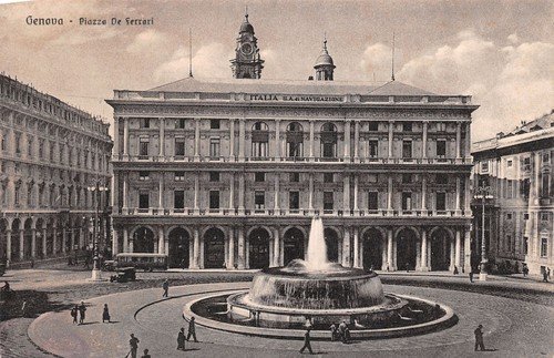 Cartolina Genova Piazza De Ferrari animata Ed. Cazzoli Tabacchi | Immagine principale