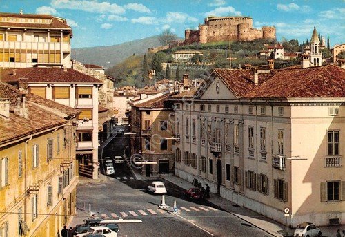 Cartolina Gorizia Piazza Municipio dall'alto auto case 1976 | Immagine principale