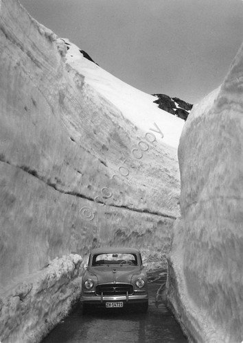 Cartolina Grimsel Passhohe auto in strada di ghiaccio | Immagine principale