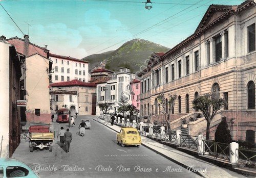 Cartolina Gualdo Tadino Viale Don Bosco auto animata colorata 1962 | Immagine Gallery 1